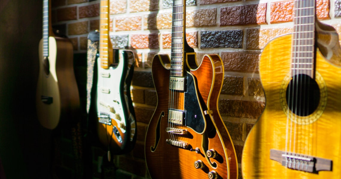 5 Essential Guitar Accessories for Beginners